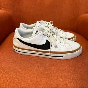 Nike Court Legacy